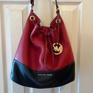 Michael Kors purse. Lightly used. Excellent condition.